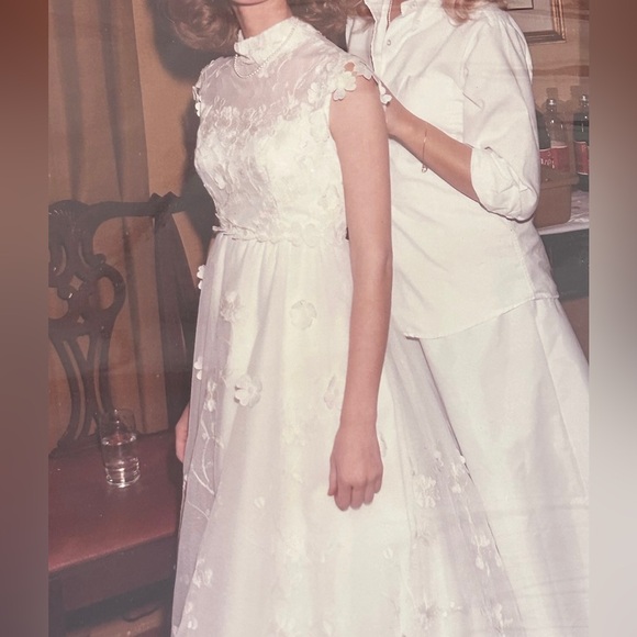 Vintage Ivory Floral Appliqué Wedding Dress - Picture 10 of 10